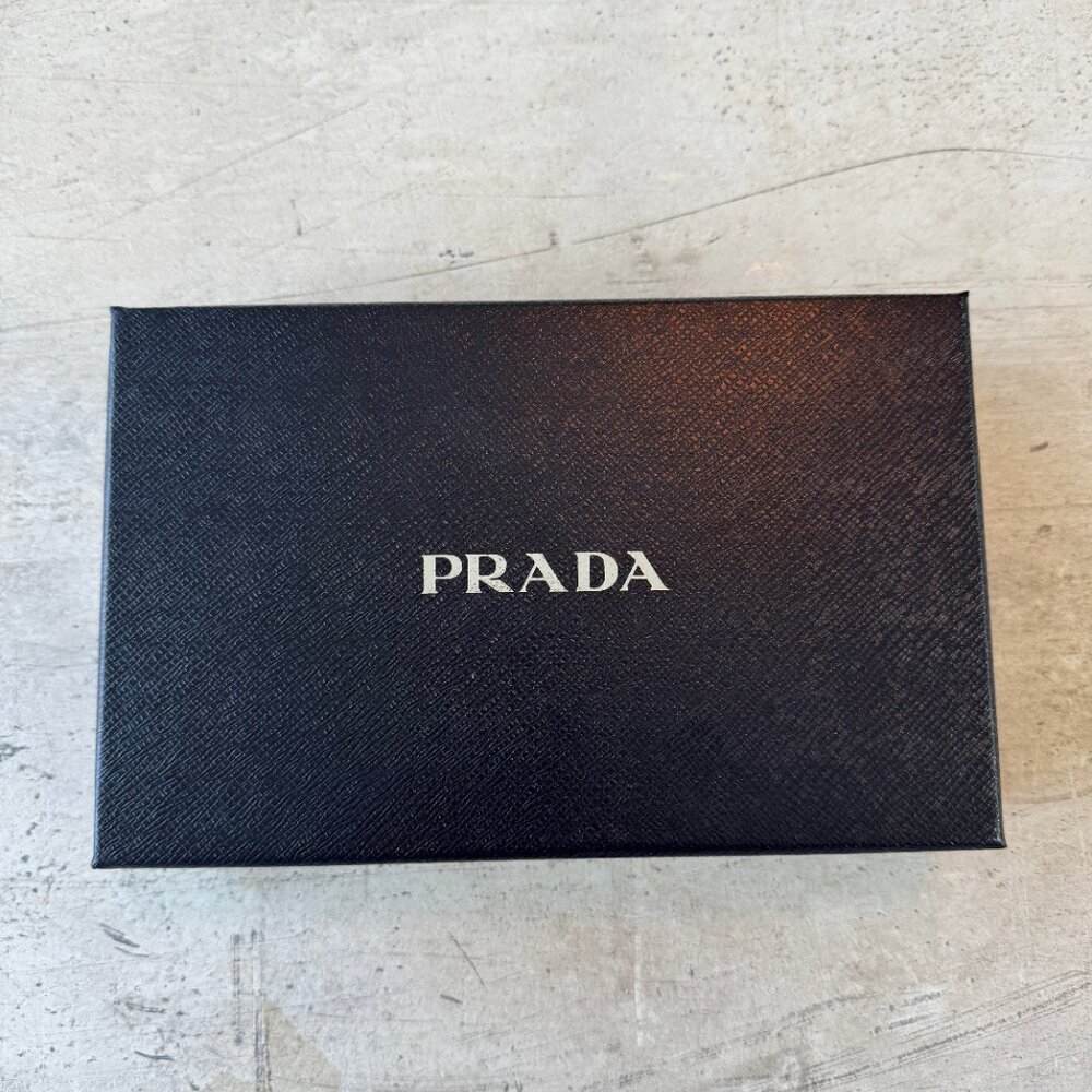 Prada Re-Nylon Dog Leash – This Season’s Must-Have 🖤🐾 (w/ box & authenticity) - Picture 6 of 6